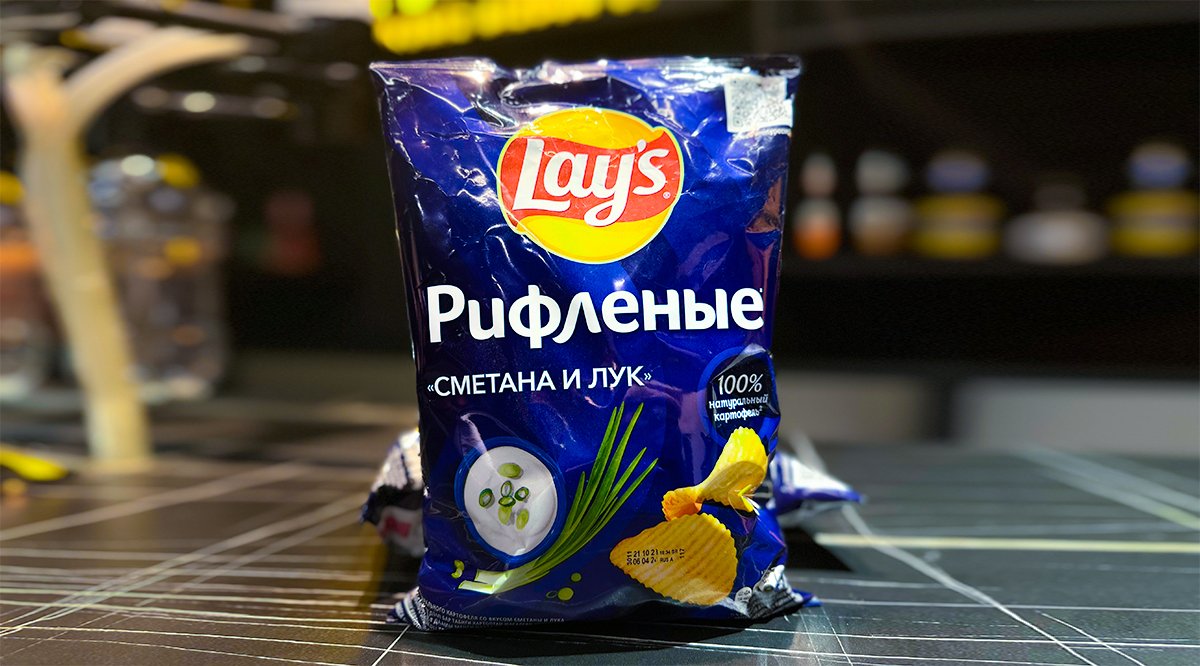 Lays chips sour cream and fried potatoes with onions potatoes.(Product of Russia)